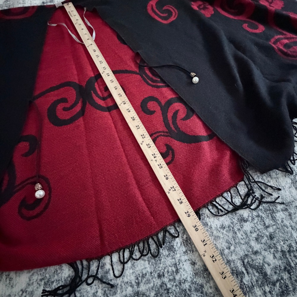 Marc New York‎ Reversible Poncho Women One Size Black Red Floral Scroll Wrap - Picture 7 of 11